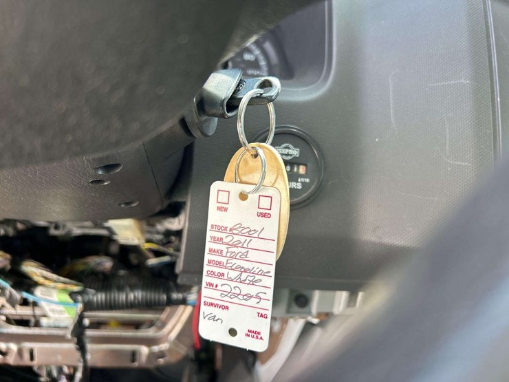 2011-ford-cargo-image-26