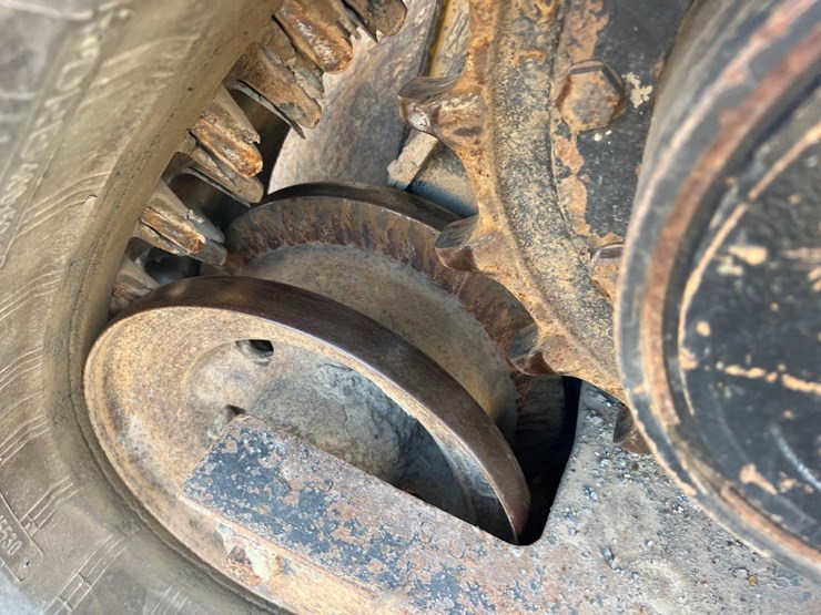 2016-deere-323e-image-14