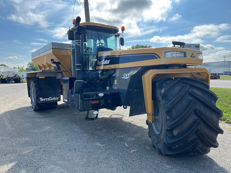 2019-terragator-7300-spinner-truck-image-3