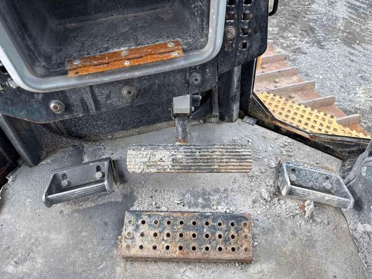 2011-caterpillar-d7e-image-31