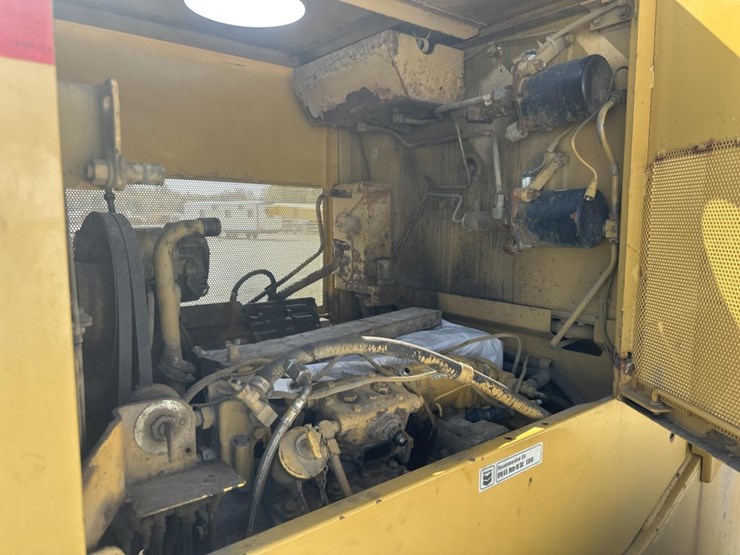 caterpillar-936-image-38