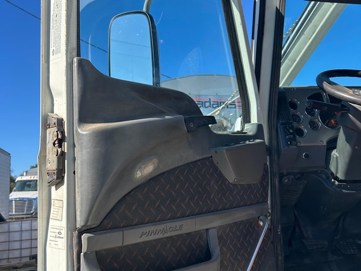 2011-mack-tender-truck-w/adams-rear-discharge-bed-auger-image-56