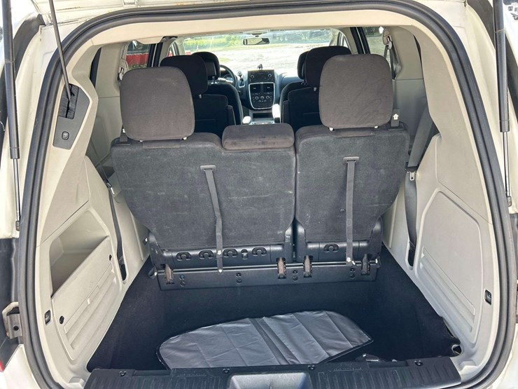 2012-dodge-grand-caravan-sxt-image-23