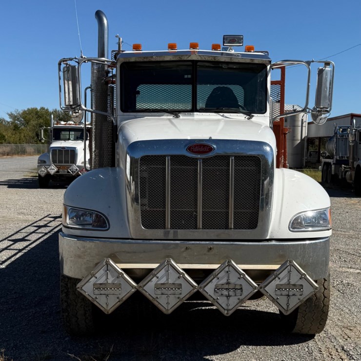 2012 PETERBILT 348