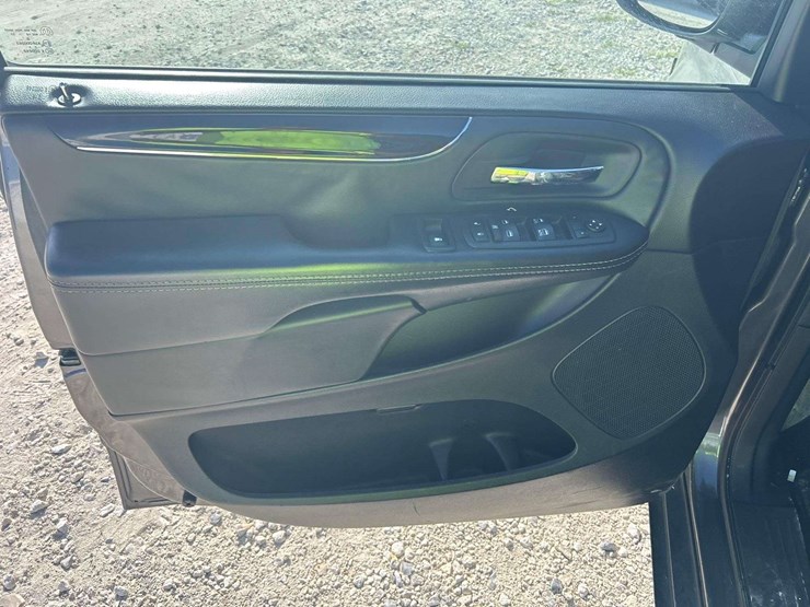 2018-dodge-grand-caravan-se-image-11