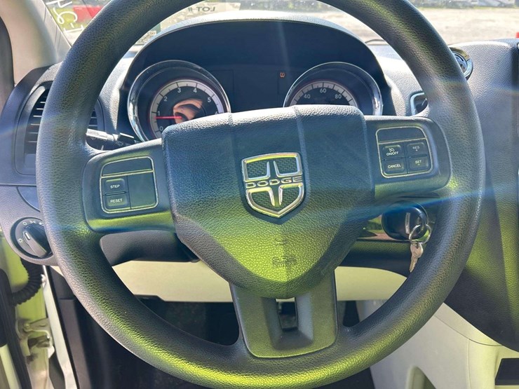 2012-dodge-grand-caravan-sxt-image-13