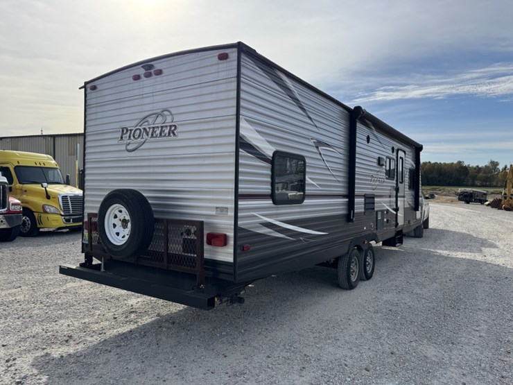 #4621-•-2011-hrv-qb300-pioneer-camper-image-4