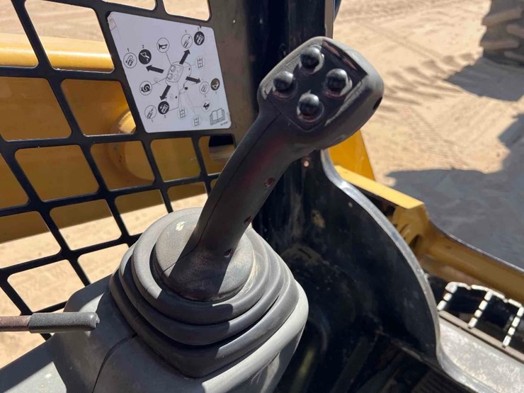 2019-caterpillar-259d-image-27