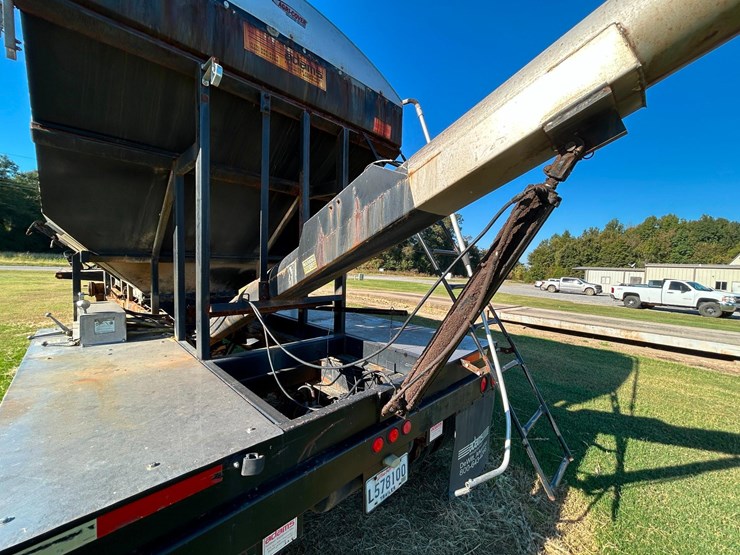 2011-magnolia-trailer-image-29