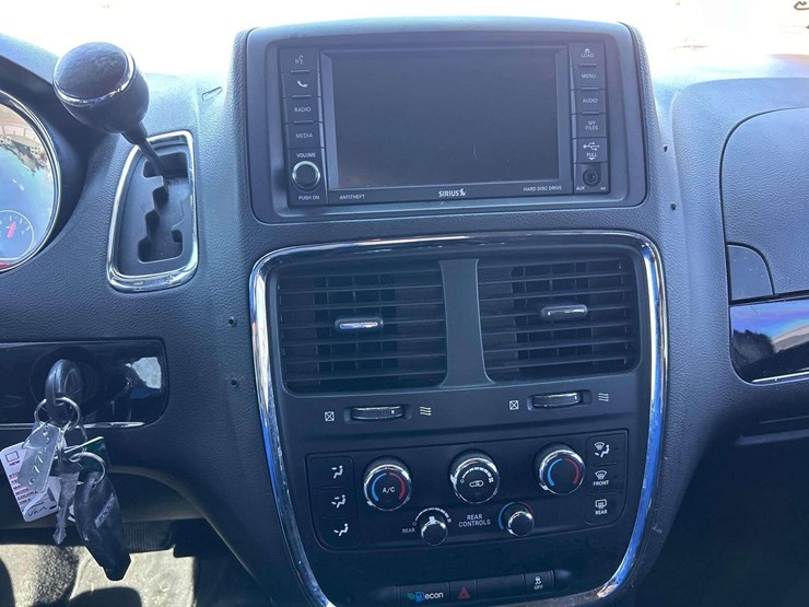 2018-dodge-grand-caravan-se-image-17