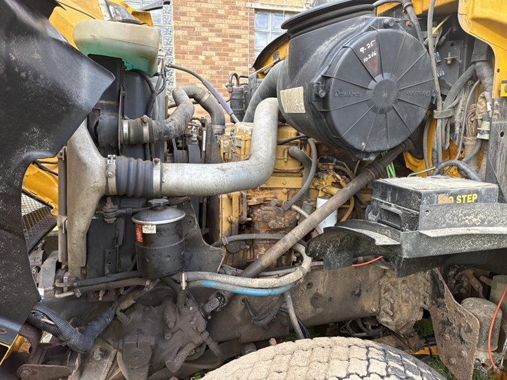 2001-caterpillar-c12-image-26