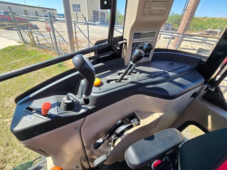 2025-mahindra-6075-image-47