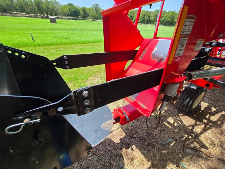 kuhns-ae10-small-square-bale-accumulator---10-bale-efficient-handling-system-image-10