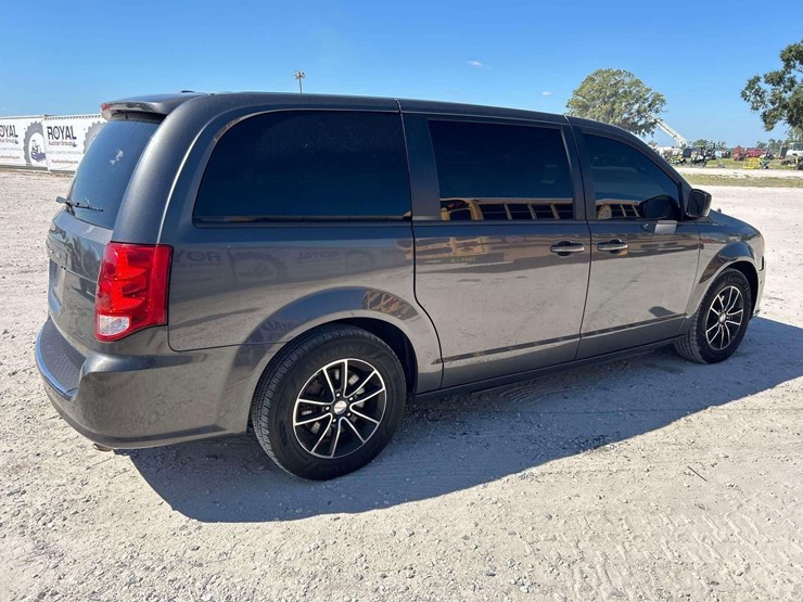 2018-dodge-grand-caravan-se-image-3