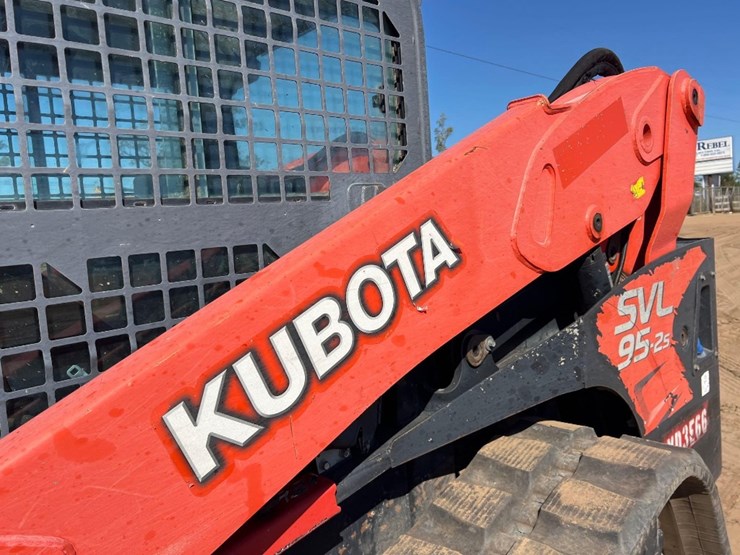 2017-kubota-svl95-2s-image-20