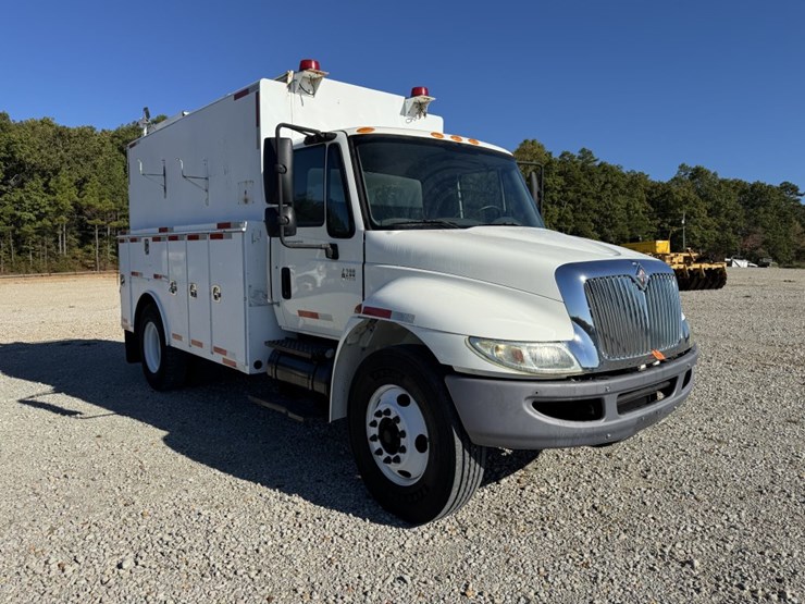 2004-international-durastar-4200-image-2
