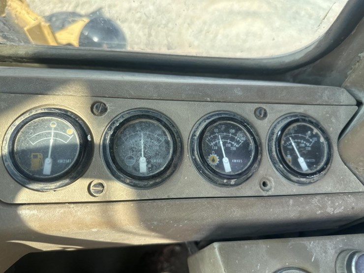 caterpillar-936-image-32