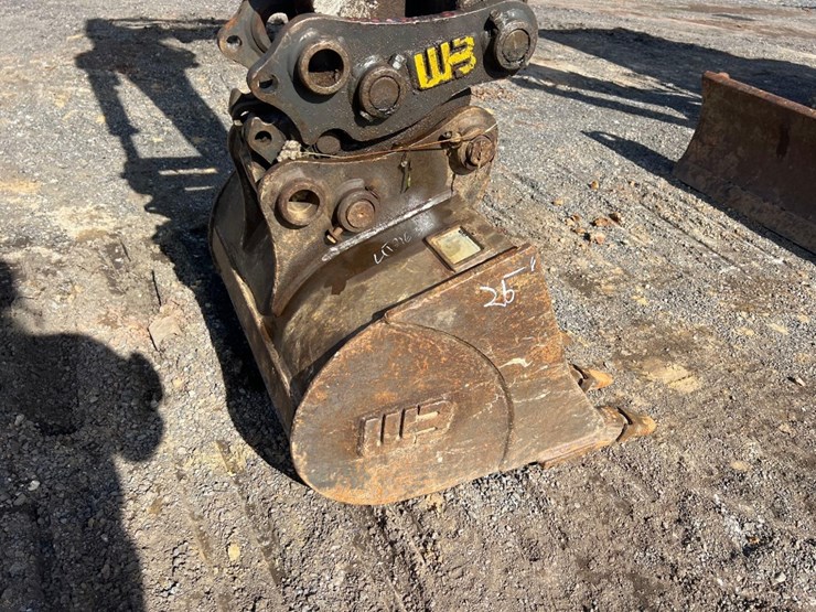 2013-takeuchi-tb235-image-9