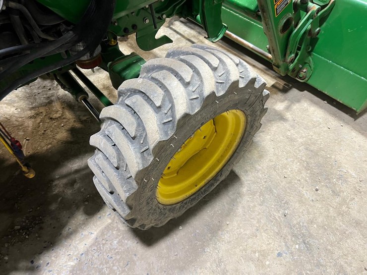 2020-john-deere-3046r-image-22