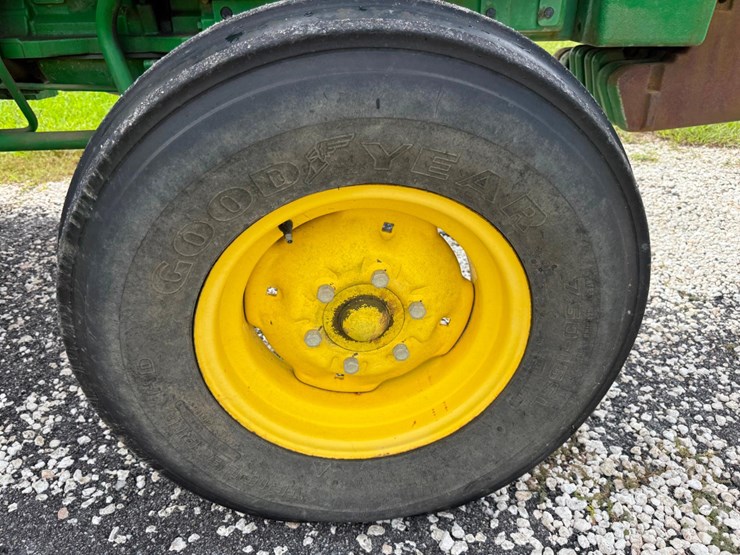 2015-john-deere-5065e-image-11