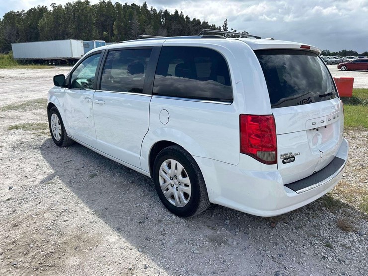 2019-dodge-grand-caravan-sxt-image-4