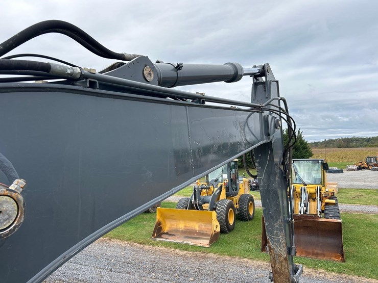 2011-deere-120d-image-22