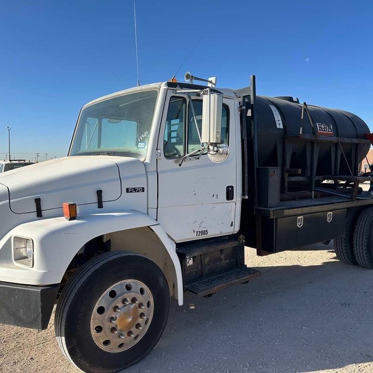 2004 FREIGHTLINER FL70