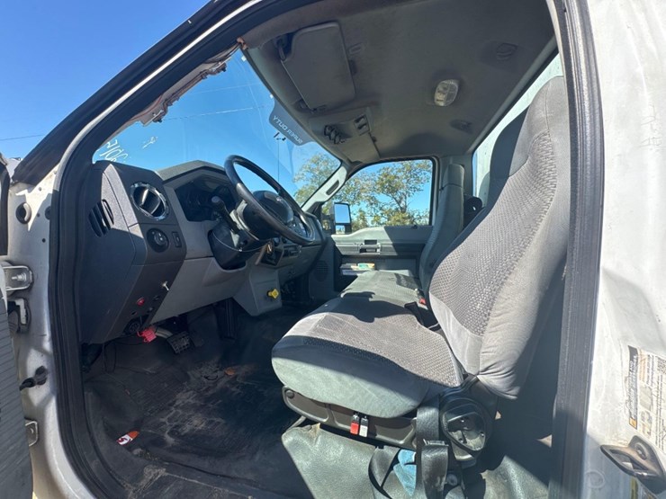 2015-ford-f650-xlt-image-17