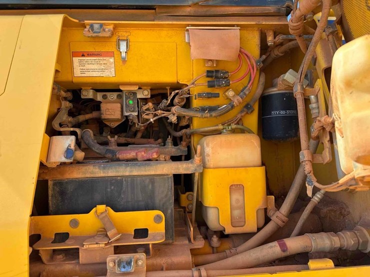 komatsu-d51pxi-24-image-23