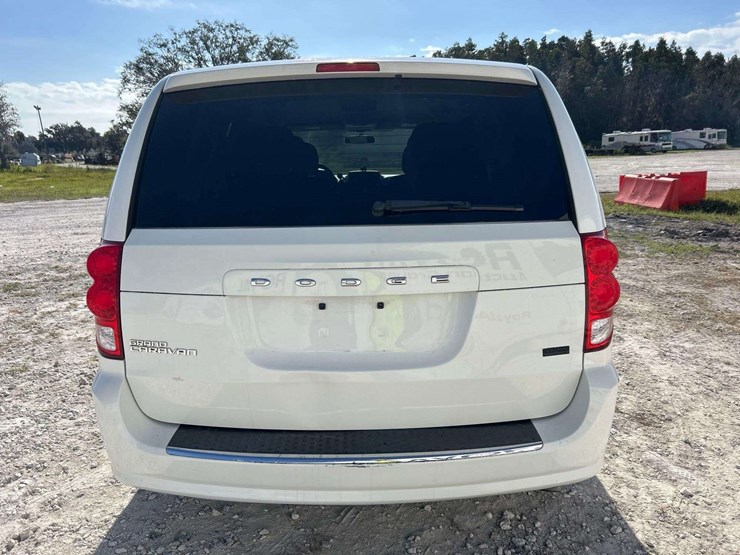 2012-dodge-grand-caravan-sxt-image-26