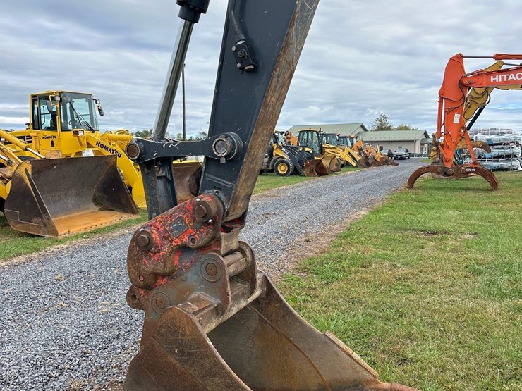 2011-deere-120d-image-14