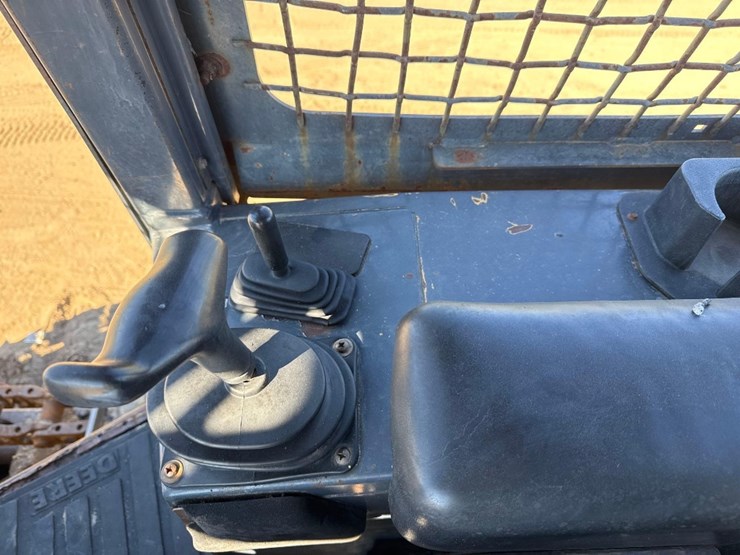 2006-deere-650j-xlt-image-28