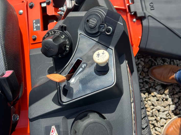 2023-kubota-z252kh-54-zero-turn-mower-image-13