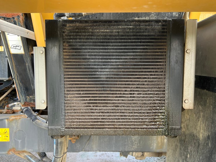 2019-terragator-7300-spinner-truck-image-70