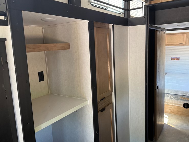 #6895-•-2024-forrest-river-timberwolf-mini-loft-camper-image-31