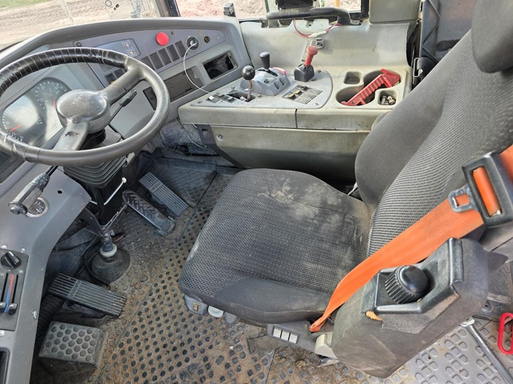 2003-volvo-a40d-image-26