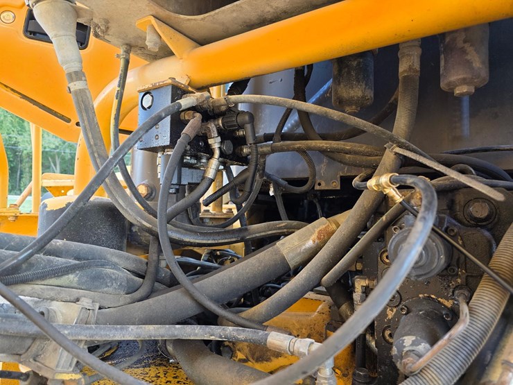 2003-volvo-a40d-image-10