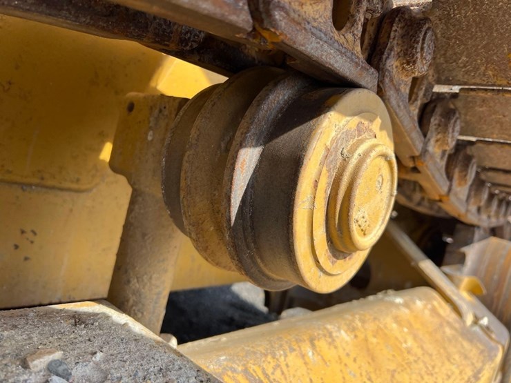 2003-caterpillar-d3g-xl-image-11