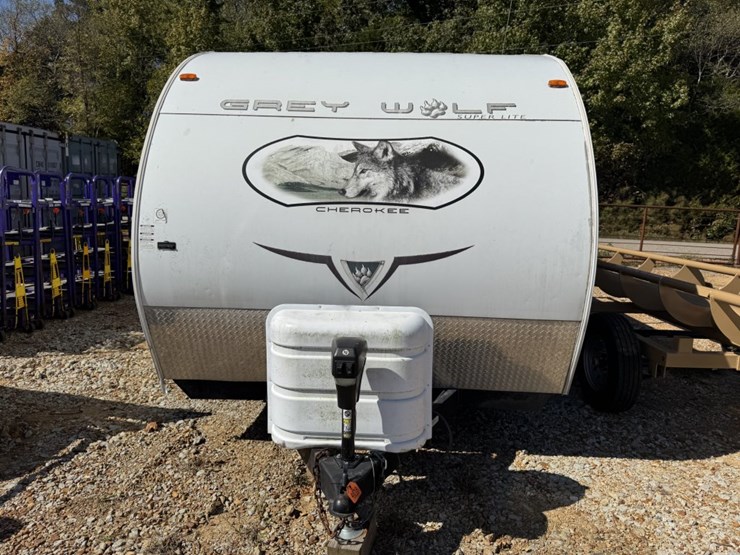 #4619-•-2018-forrest-river-grey-wolf-super-lite-camper-image-2