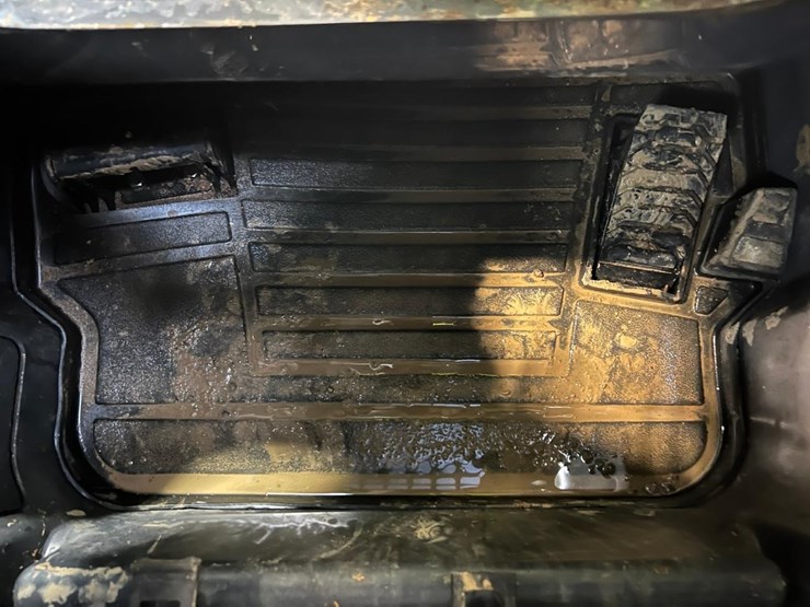 2023-deere-333g-image-29