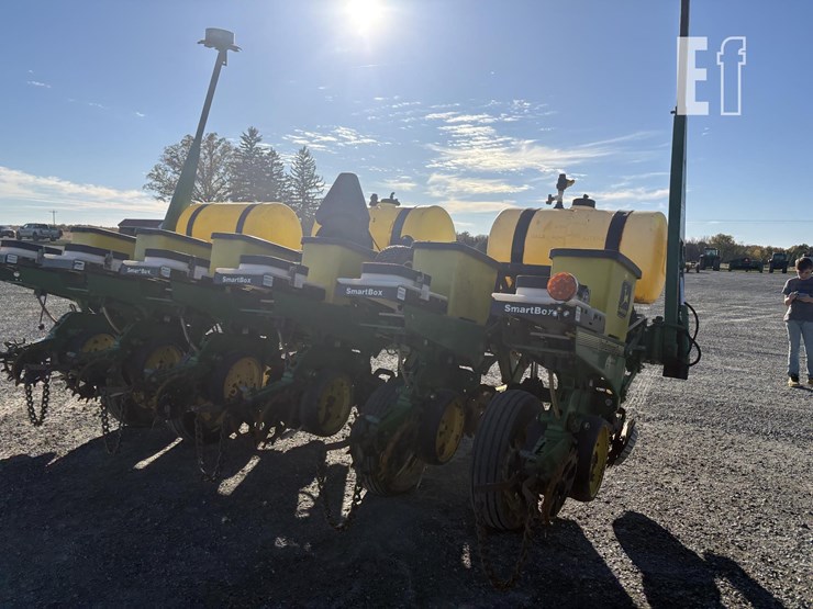 john-deere-7200-image-7