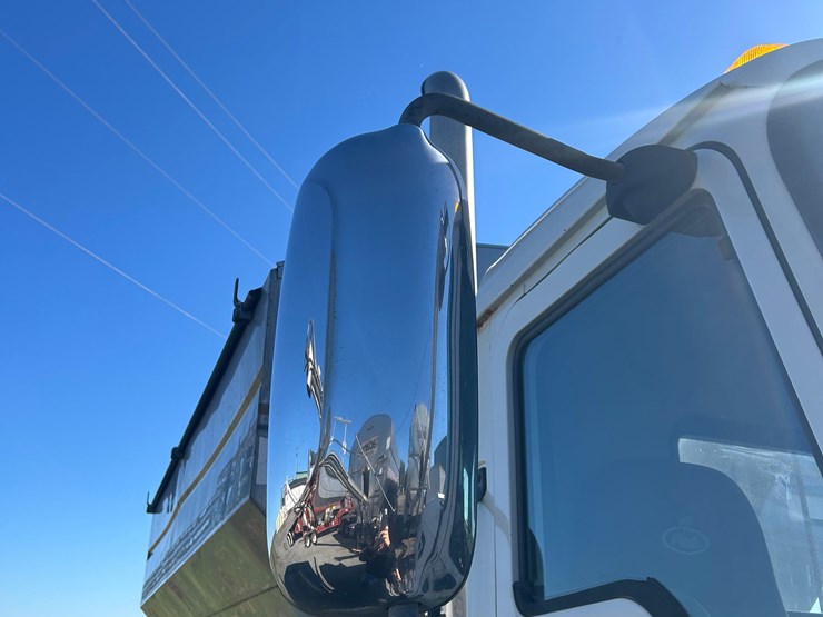 2011-mack-tender-truck-w/adams-rear-discharge-bed-auger-image-23