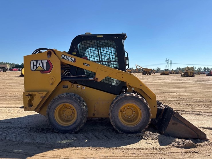 2022-caterpillar-246d3-image-5