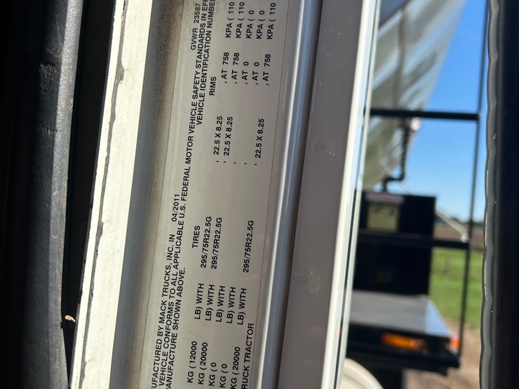 2011-mack-tender-truck-w/adams-rear-discharge-bed-auger-image-77