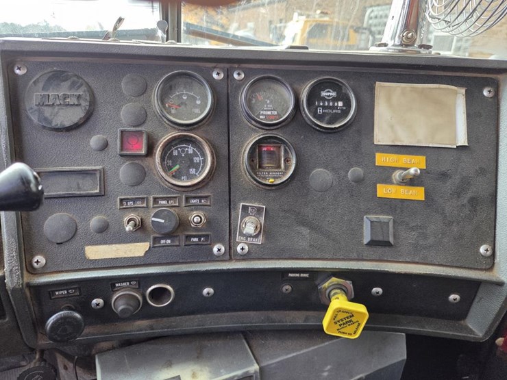 1989-mack-rd690s-image-68