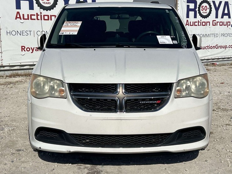 2012-dodge-grand-caravan-sxt-image-24