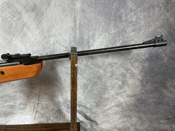 #2056-•-crossman-quest-1000x-air-gun-image-5