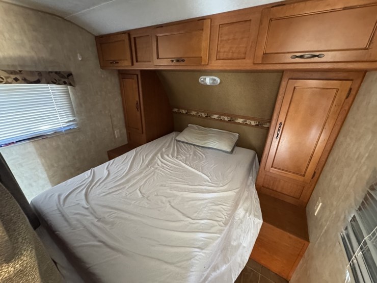 #4619-•-2018-forrest-river-grey-wolf-super-lite-camper-image-6