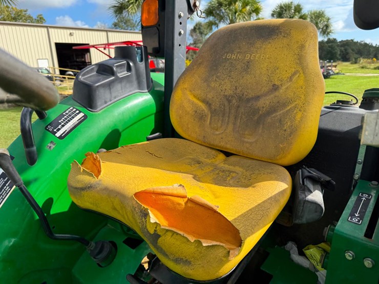 2015-john-deere-5065e-image-30