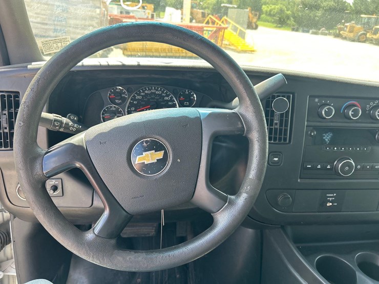 2010-chevy-express-van-image-15